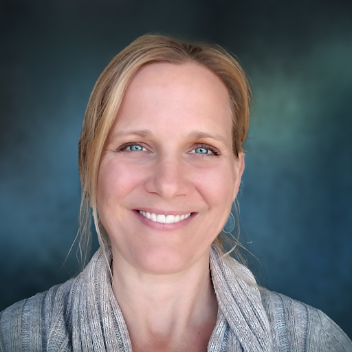 Laura Ostrowski Photo 25