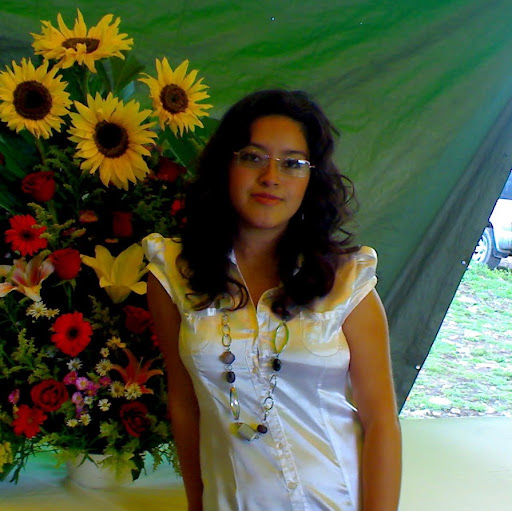 Janet Fuentes Photo 25