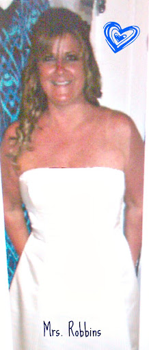 Angie Robbins Photo 15