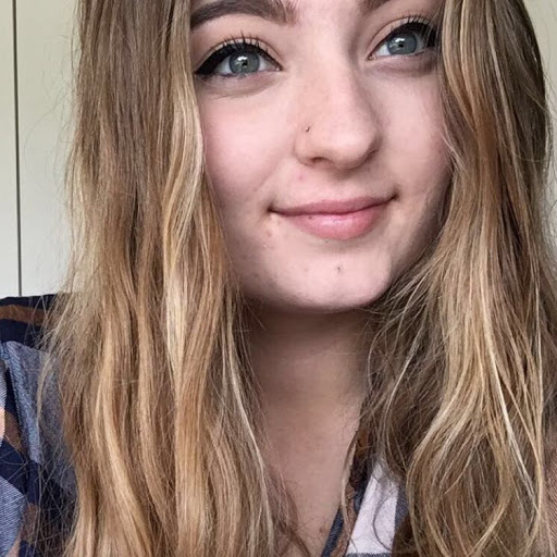 Julia Clark Photo 19
