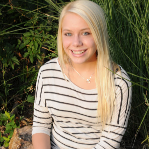 Emily Pierce Photo 31