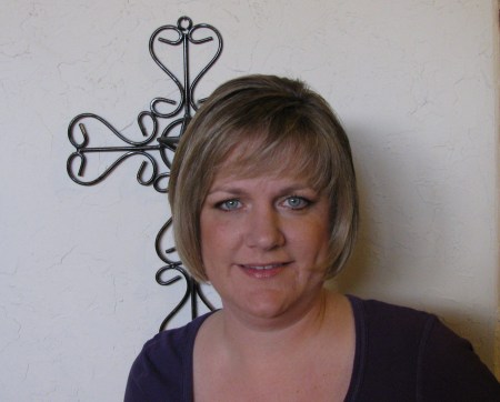 Julie Matthews Photo 14