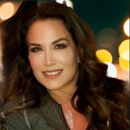 Renee Lowe Photo 32
