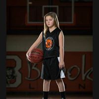 Laura Howard Photo 48