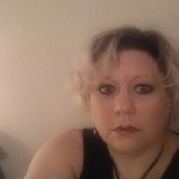 Aimee Watkins Photo 11